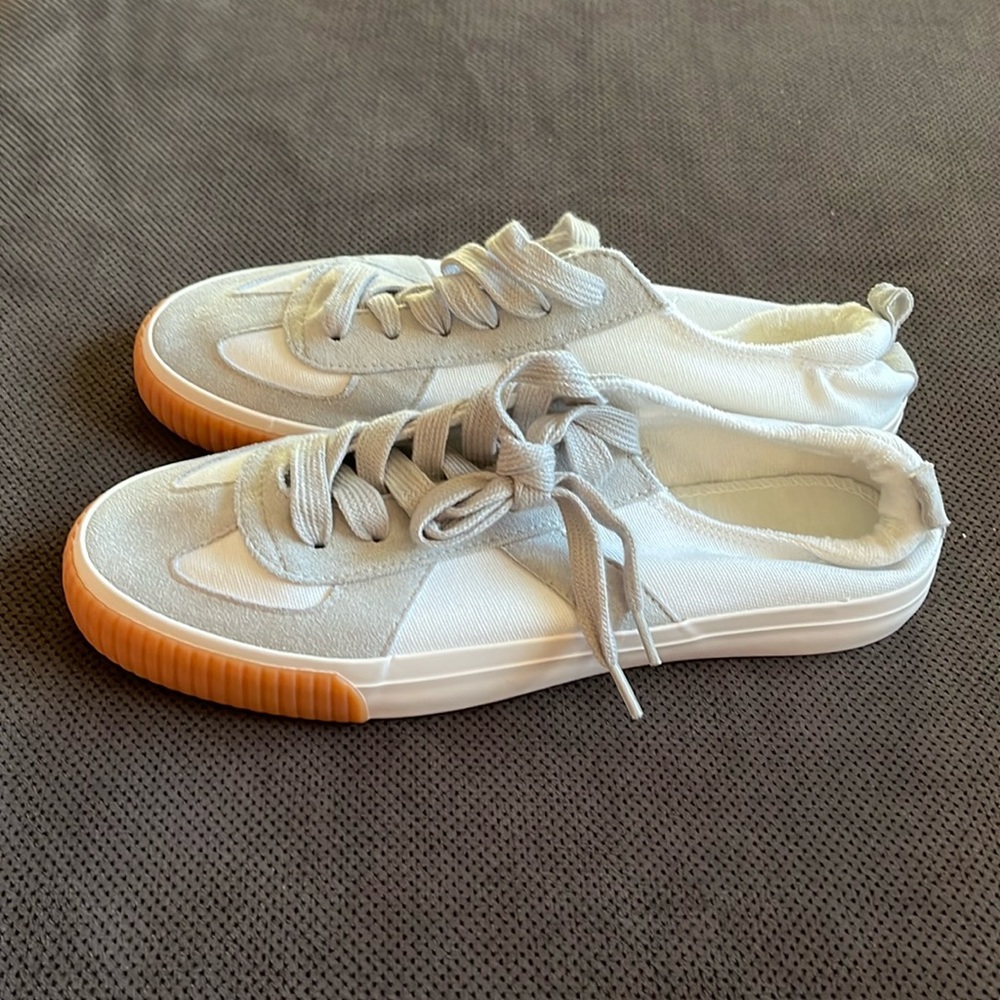 Women’s shoes